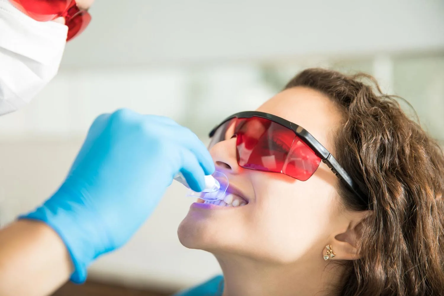 Borelli-Implantes-clareamento-a-laser